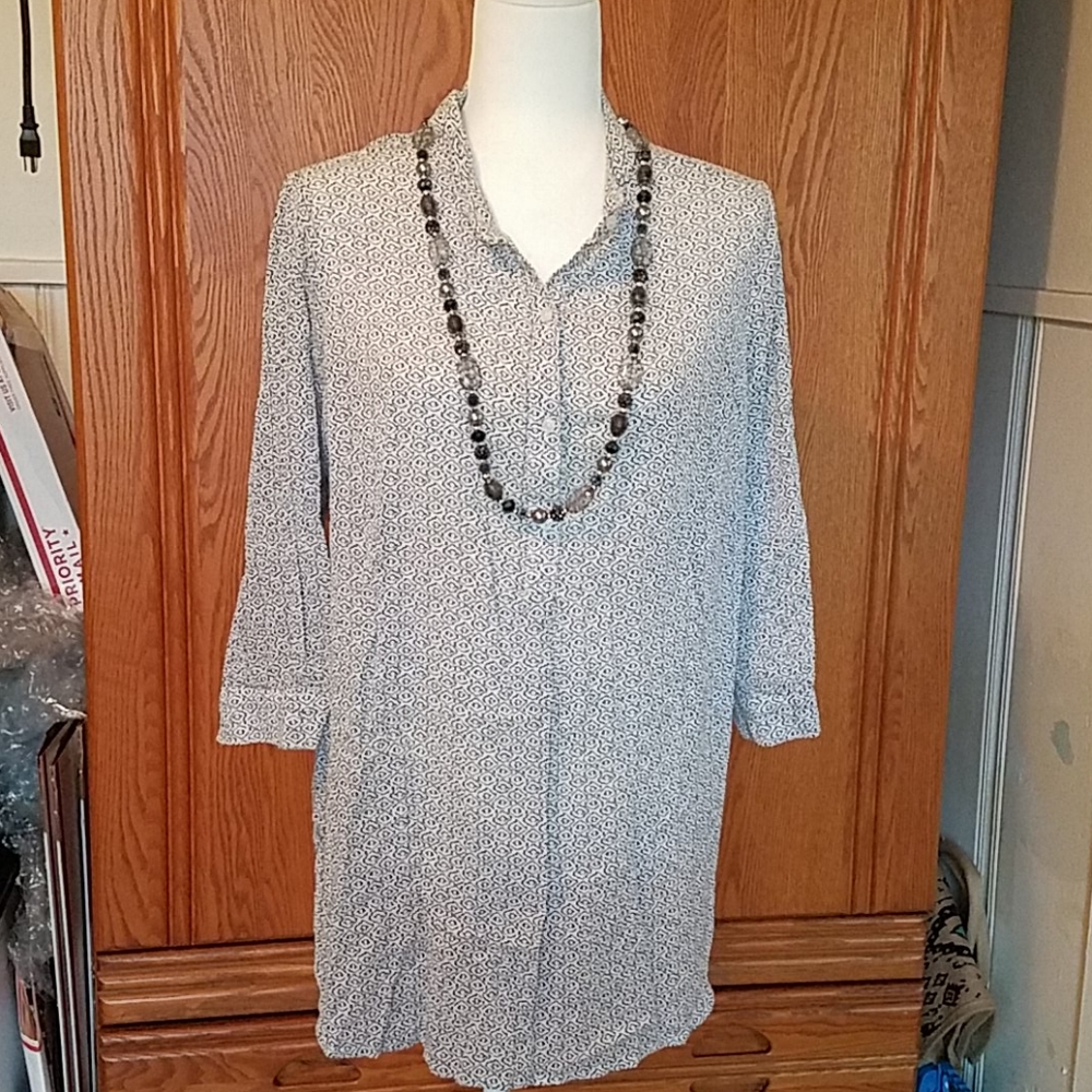 EUC Old Navy 1X tunic. Black and white print